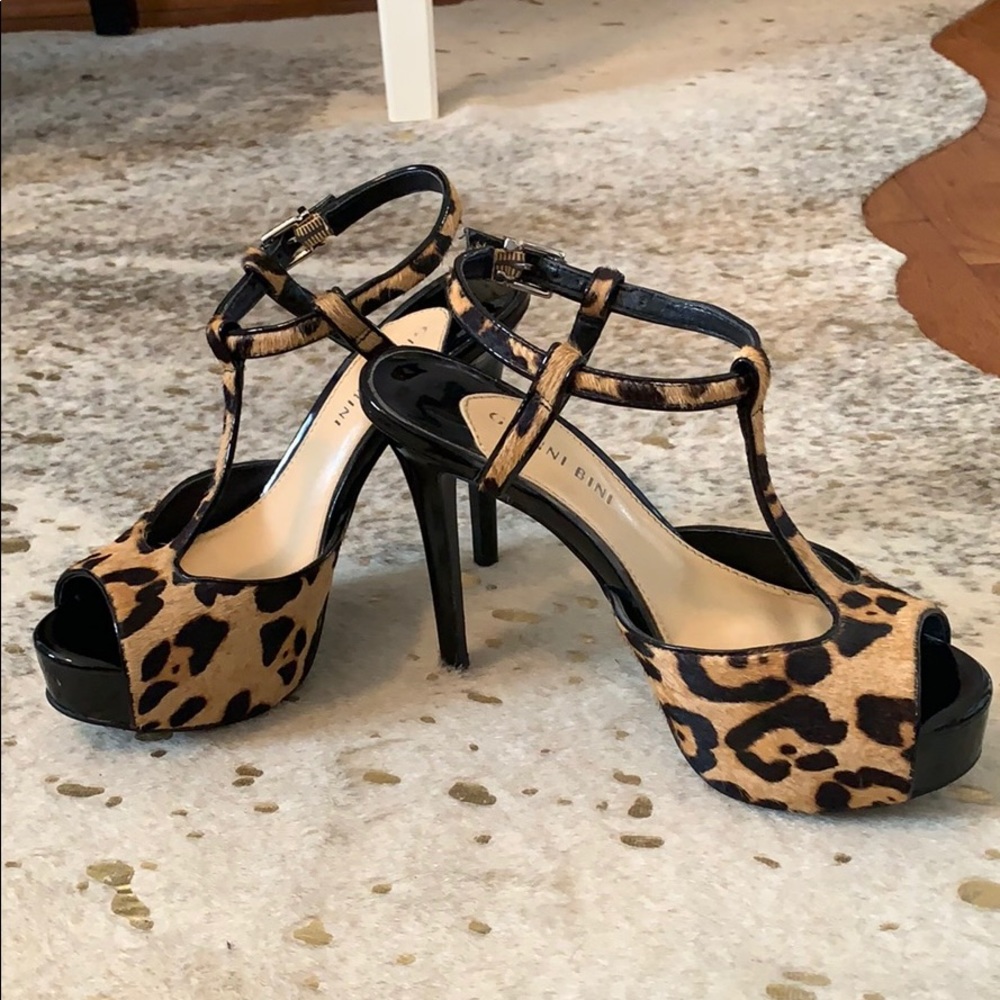 Gianni Bini Peep-toe Platform Heels 6.5